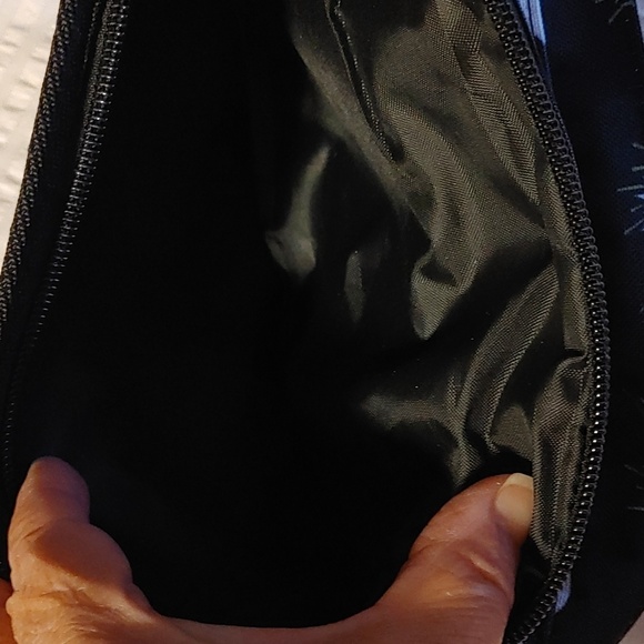 NWT Asics Unisex Belt Bag/ Fanny Pack - Picture 5 of 10